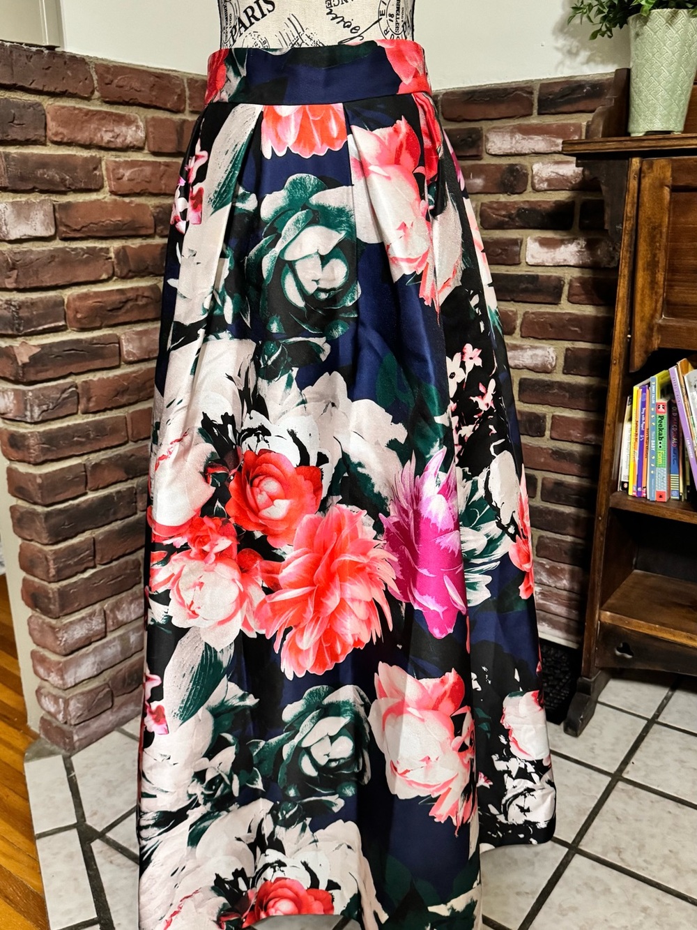 Eliza J Floral Satin Tulle Lined Skirt with Pockets Size 12